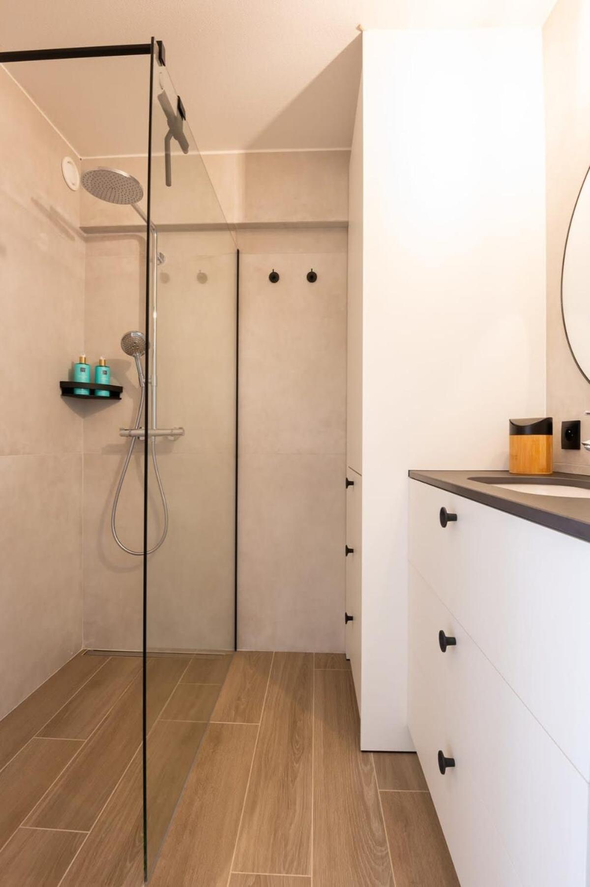 Apartment Modern Close To The For 6 *